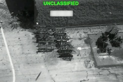 Cette capture d'écran prise le 22 juillet 2026 depuis une vidéo fournie par le Central Command (CENTCOM) américain le 21 juillet 2026 montre les Etats-Unis lançant des frappes de précision sur des cibles militaires iraniennes, selon l'armée.  - © US Central Command (CENTCOM)/AFP - -