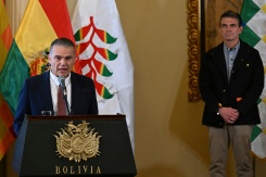 Ernesto Justiniano s'exprime après avoir prêté serment comme ministre de la Défense devant le président bolivien Rodrigo Paz, en remplacement de Marcelo Salinas, lors d'une cérémonie au palais présidentiel de La Paz, en Bolivie, le 3 juin 2026 - © AFP - Aizar RALDES
