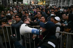 Des habitants protestent contre la pénurie de poulet due aux barrages routiers, à La Paz, le 3 juin 2026 - © AFP - Marvin RECINOS