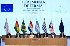 Des leaders de l'UE et des pays du Mercosur, à Asuncion, au Paraguay le 17 janvier 2026 - © AFP - Luis ROBAYO