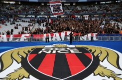 Le logo du club de football OGC Nice alors que les supporters arrivent avant la finale de la Coupe de France opposant le RC Lens à l'OGC Nice au Stade de France, à Saint-Denis, le 22 mai 2026 en Seine-Saint-Denis - © AFP - FRANCK FIFE Le logo du club de football OGC Nice alors que les supporters arrivent avant la finale de la Coupe de France opposant le RC Lens à l'OGC Nice au Stade de France, à Saint-Denis, le 22 mai 2026 en Seine-Saint-Denis - © AFP - FRANCK FIFE
