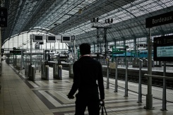 Le 10 juin 2026, les quais quasiment vides de la gare Saint-Jean à Bordeaux durant une grève nationale des cheminots de la SNCF, à l'appel des quatre principaux syndicats de l'entreprise ferroviaire CGT Cheminots, Unsa Ferroviaire, Suc Rail et CFDT Cheminots
- © AFP - Philippe LOPEZ Le 10 juin 2026, les quais quasiment vides de la gare Saint-Jean à Bordeaux durant une grève nationale des cheminots de la SNCF, à l'appel des quatre principaux syndicats de l'entreprise ferroviaire CGT Cheminots, Unsa Ferroviaire, Suc Rail et CFDT Cheminots
- © AFP - Philippe LOPEZ