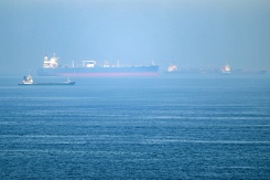 Des bateaux cargo au large du port de Khor Fakkan dans l'émirat de Sharjab, le long du  golfe d'Oman, le 19 juin 2026 aux Emirats arabes unis - © AFP/Archives - -