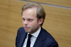 Le député UDR Charles Alloncle, rapporteur de la Commission d'enquête sur l'audiovisuel public, à l'Assemblée nationale, le 8 avril 2026 à Paris - © AFP - GEOFFROY VAN DER HASSELT